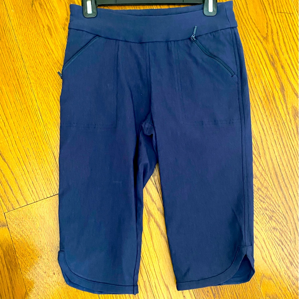 Navy blue golf shorts from GG blue